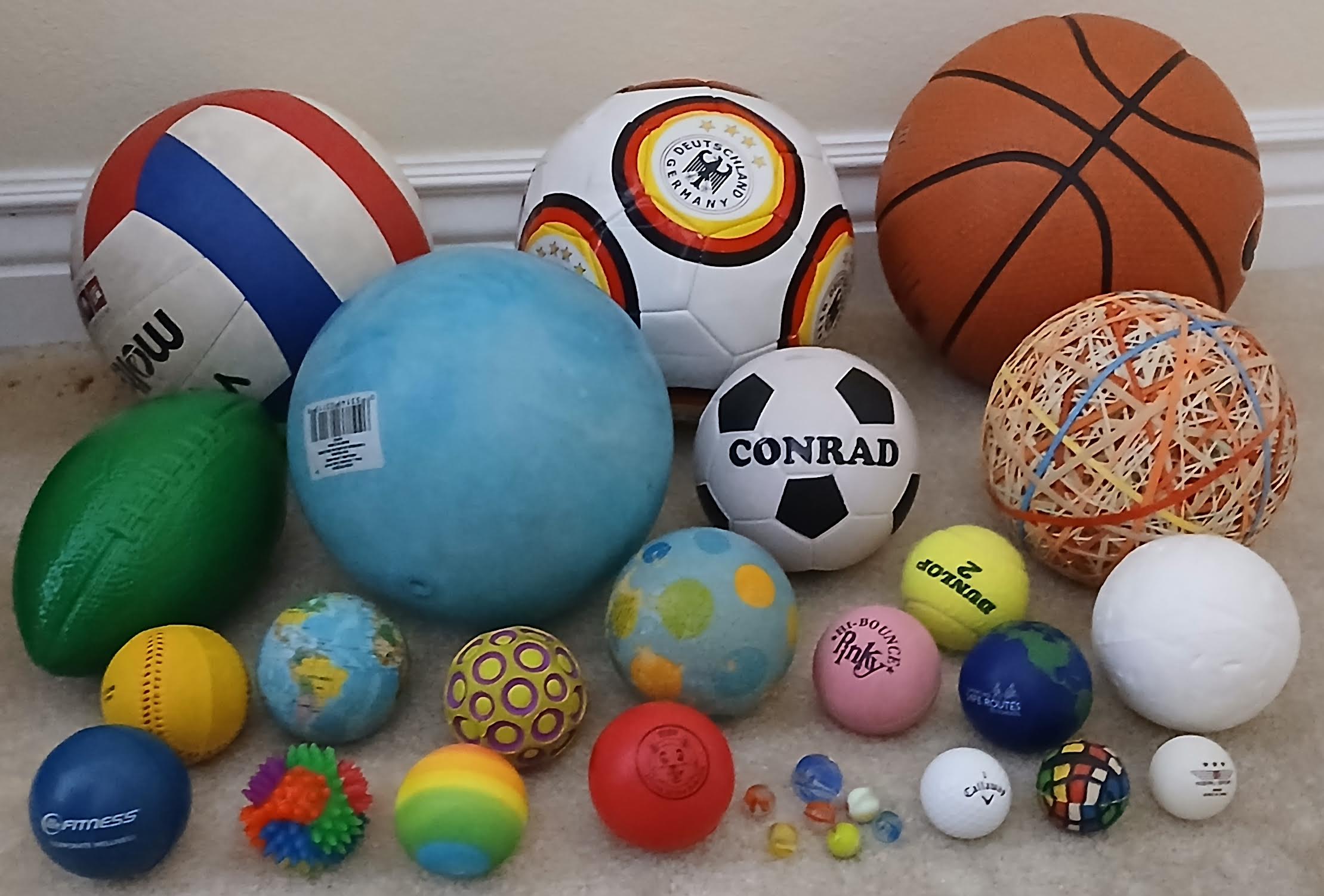 Equipamiento deportivo variado para representar múltiples disciplinas